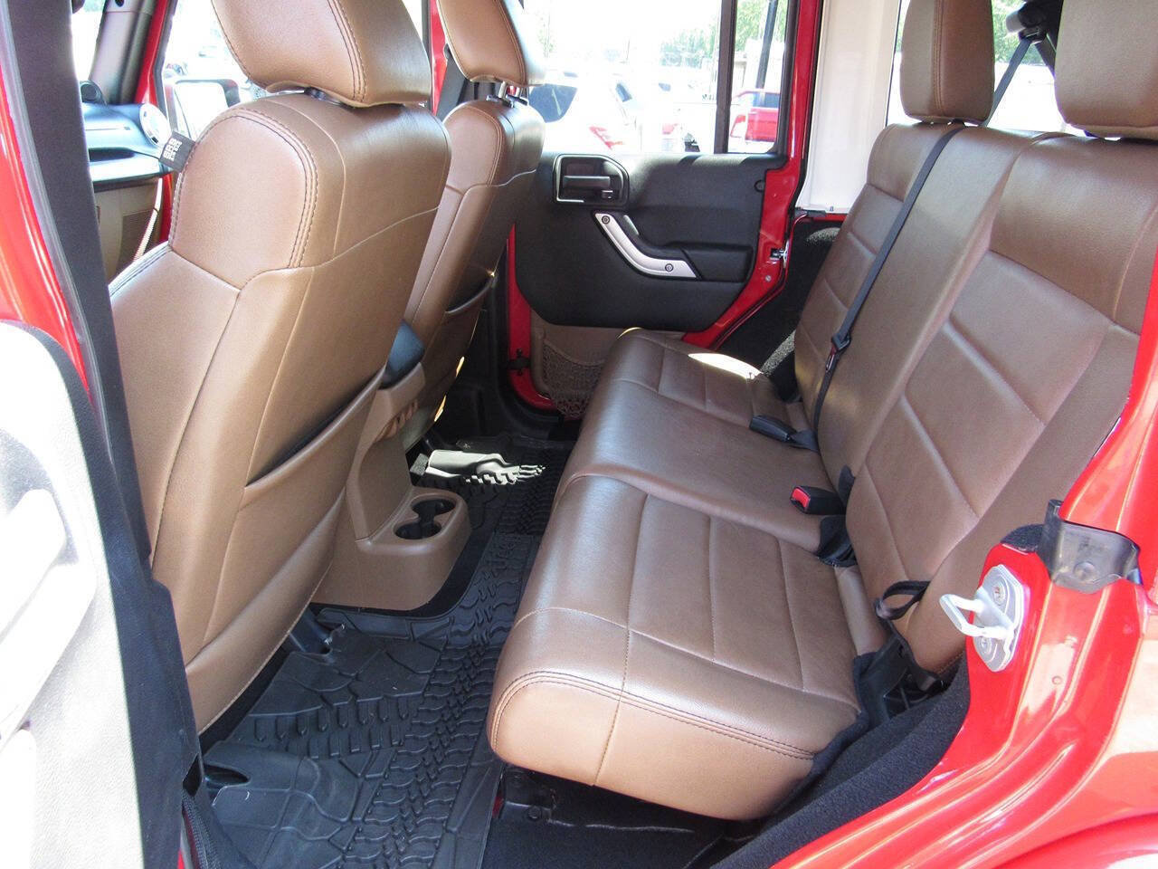 Used 2012 Jeep Wrangler Unlimited Sahara w/ Connectivity Group AWD/4WD image 27