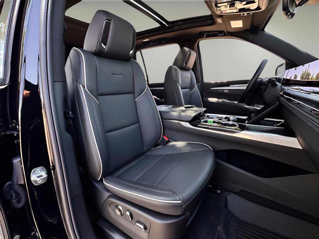 Used 2025 Cadillac Escalade Sport w/ Touring Package AWD/4WD image 23
