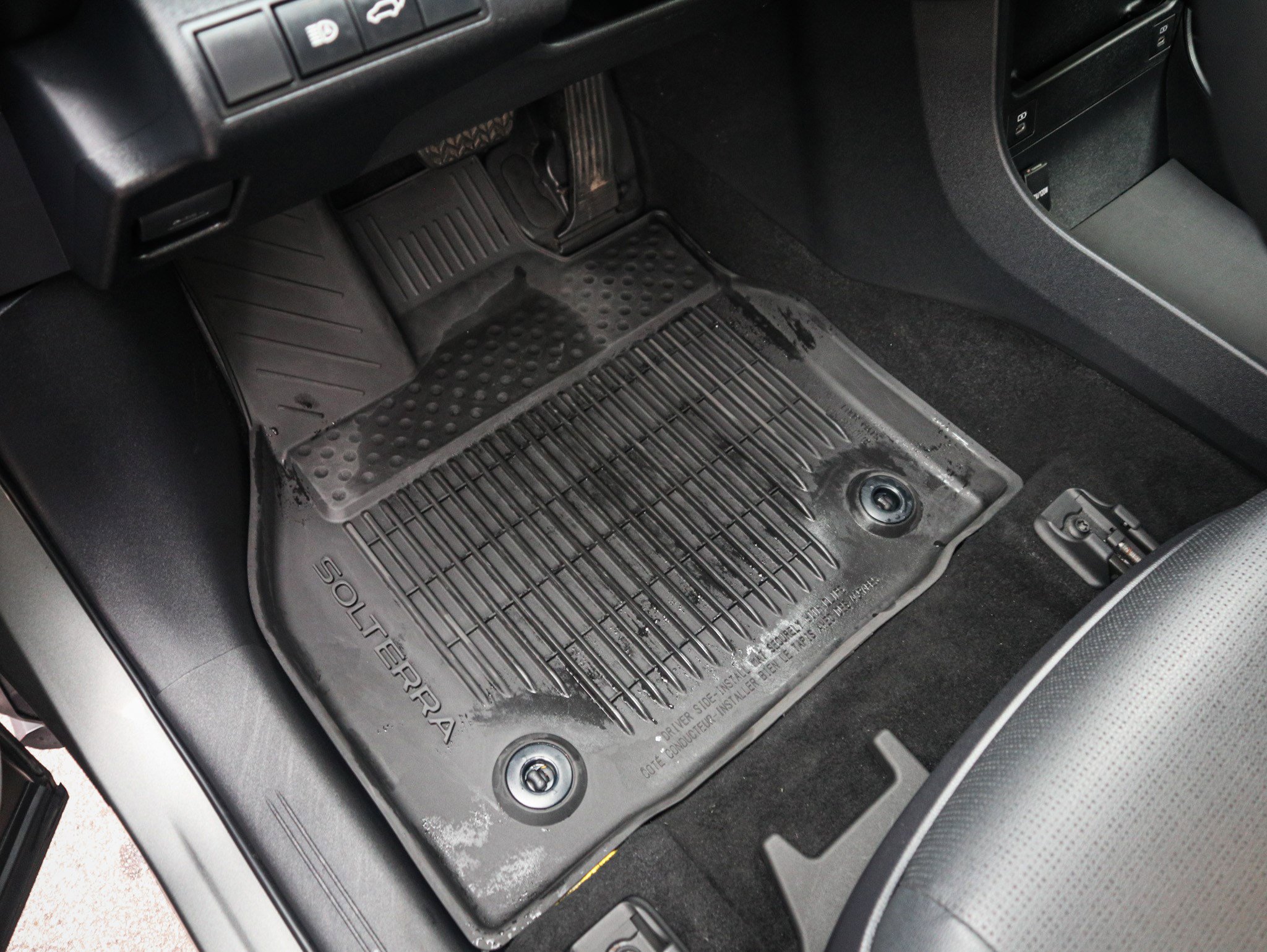 Used 2023 Subaru Solterra Limited image 17