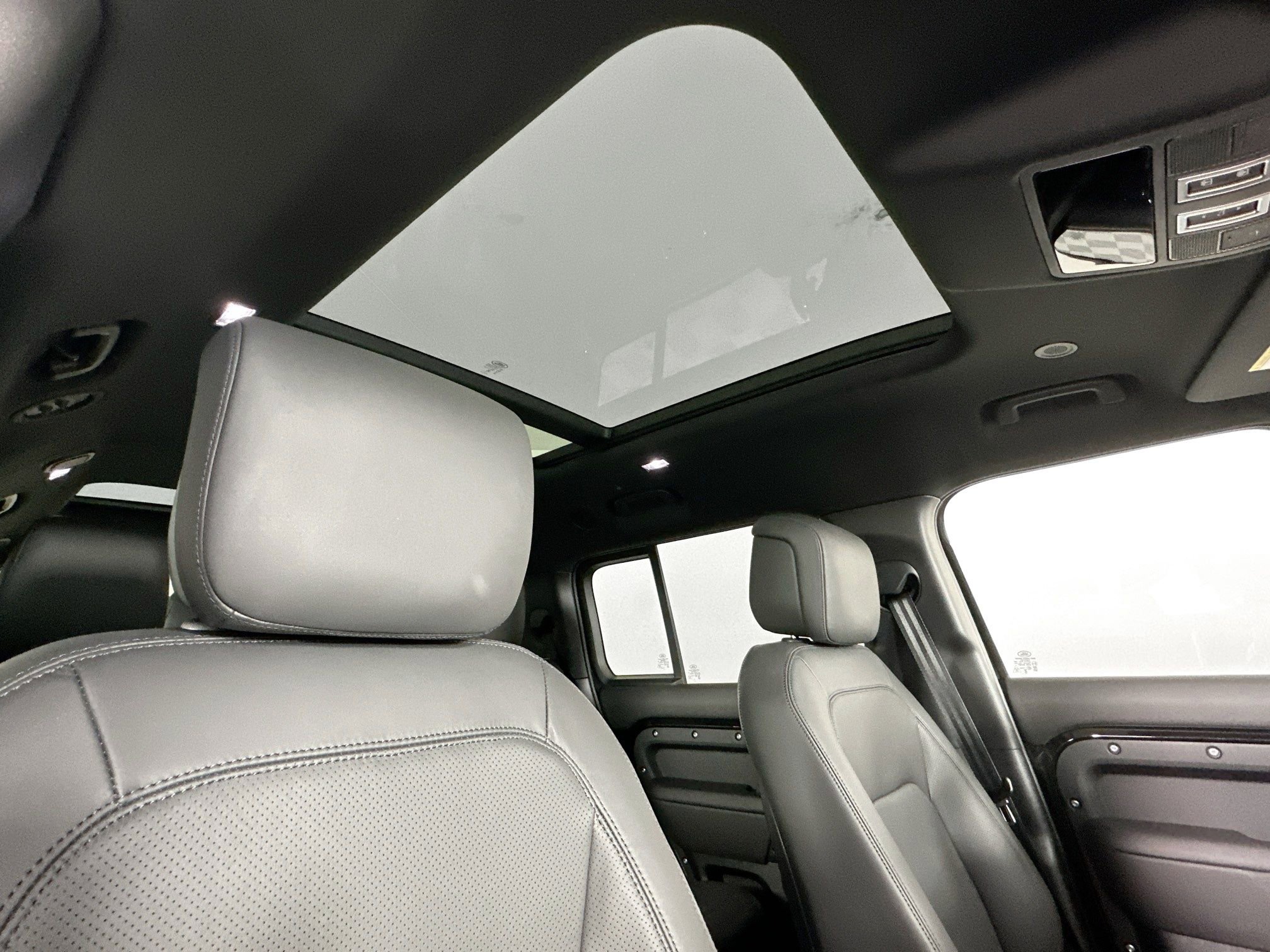 Used 2026 Land Rover Defender 130 X-Dynamic SE image 20