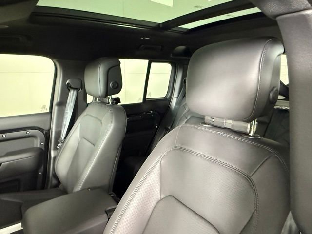 New 2026 Land Rover Defender 110 X-Dynamic SE AWD/4WD image 14