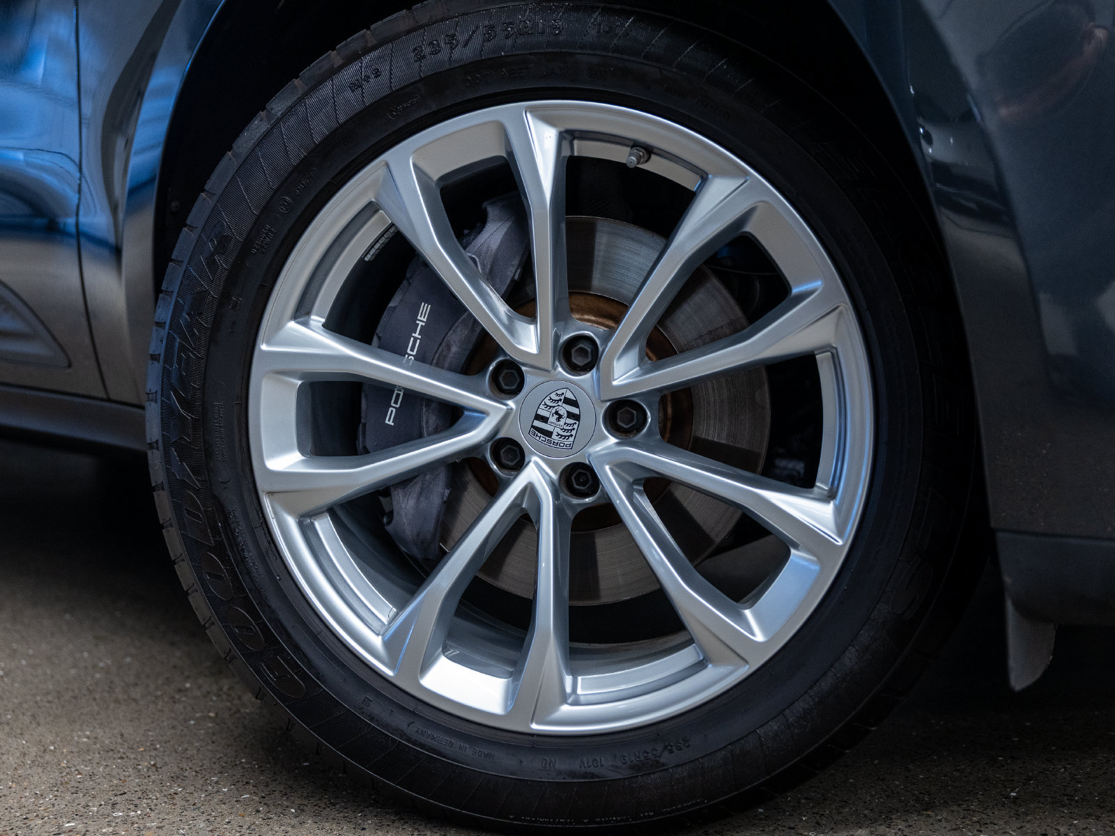 Certified 2023 Porsche Macan AWD/4WD image 19