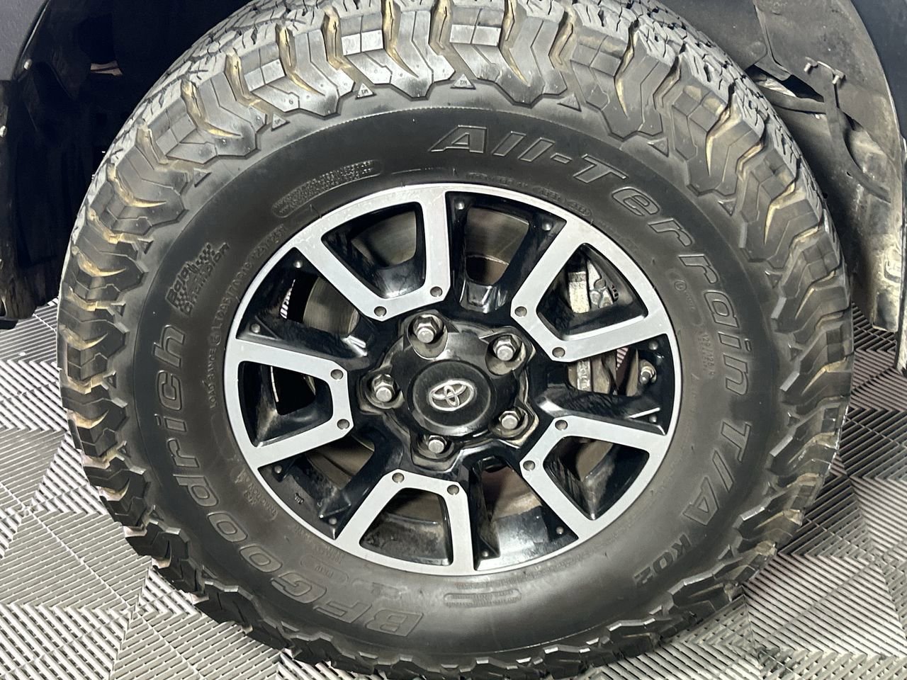 Used 2017 Toyota Tundra SR5 image 9