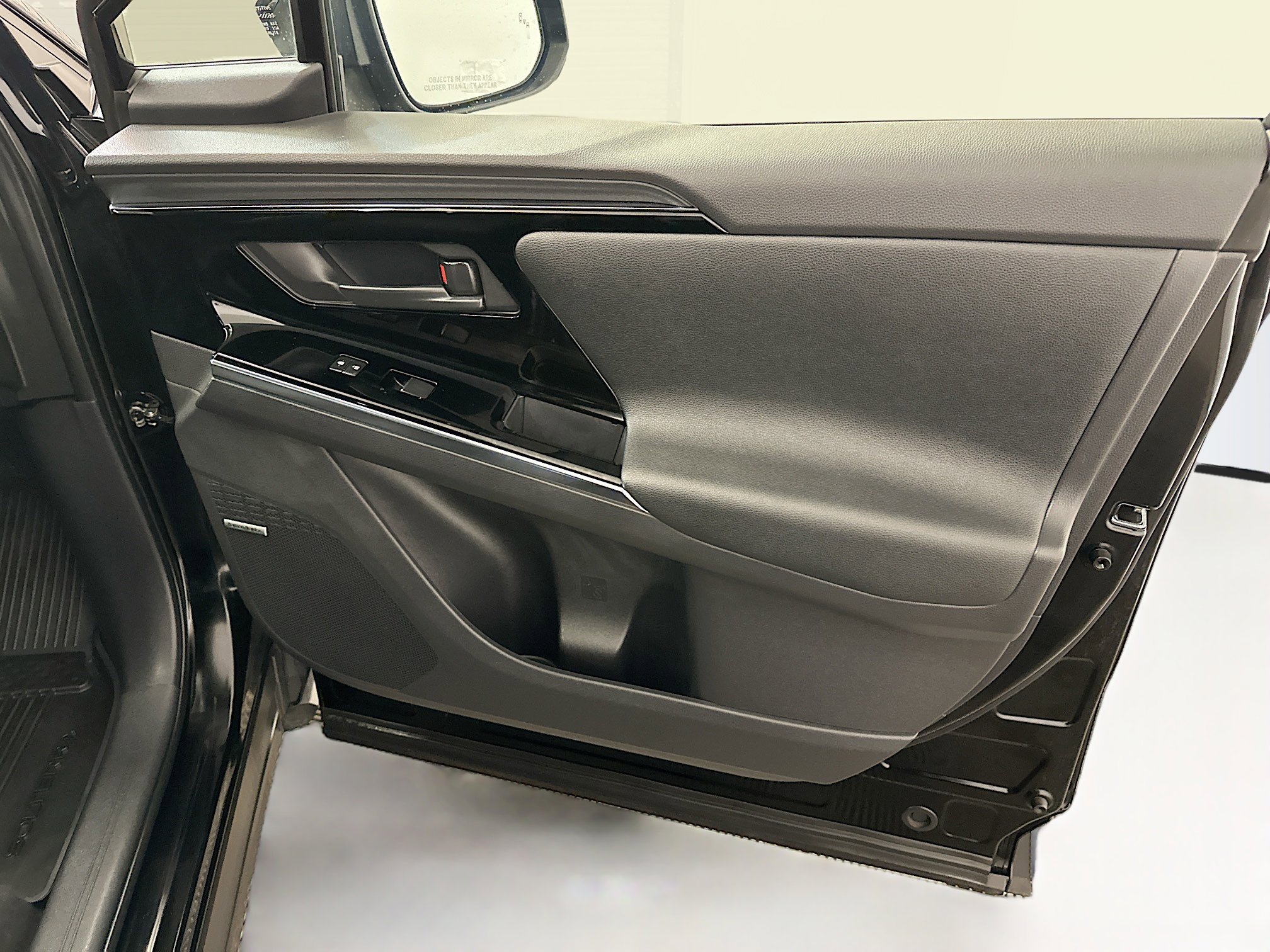 Used 2023 Subaru Solterra AWD image 34