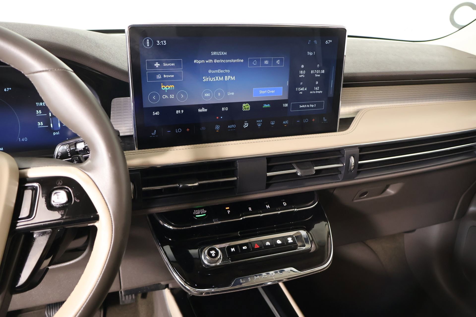 Used 2023 Lincoln Corsair FWD image 5