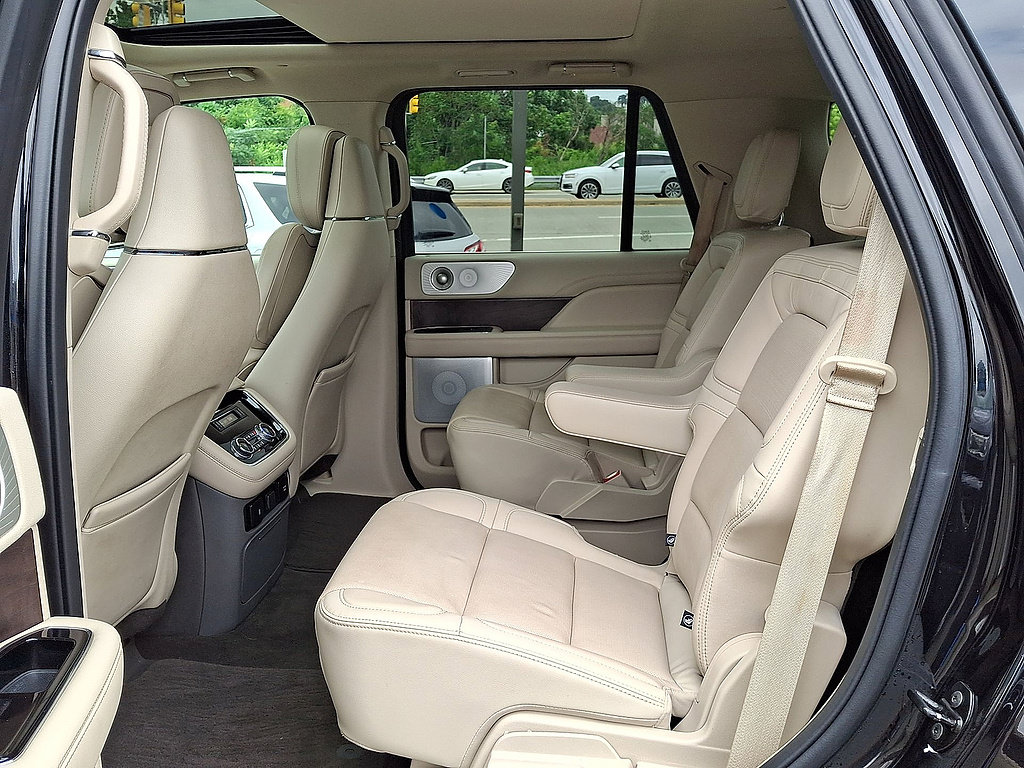 Used 2021 Lincoln Navigator Reserve w/ Luxury Package AWD/4WD image 20