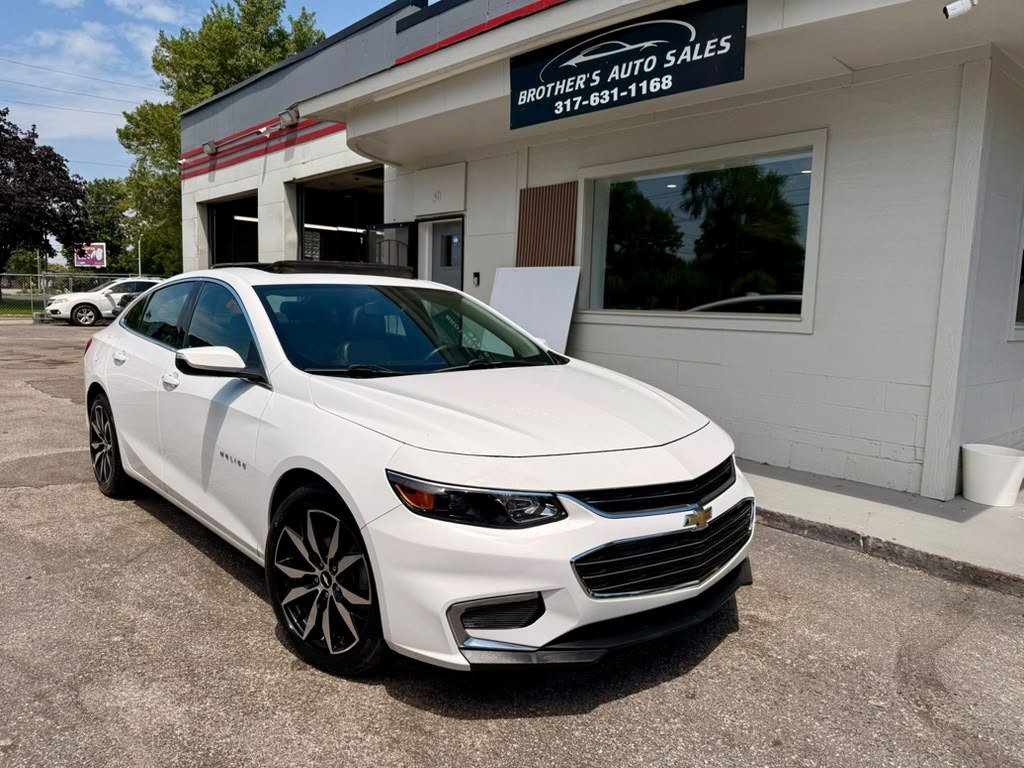 Used 2018 Chevrolet Malibu LT w/ Leather Package FWD image 8