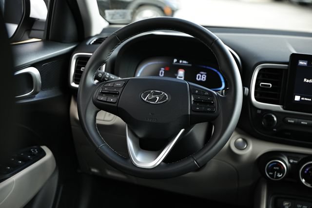 Certified 2025 Hyundai Venue SEL FWD image 25