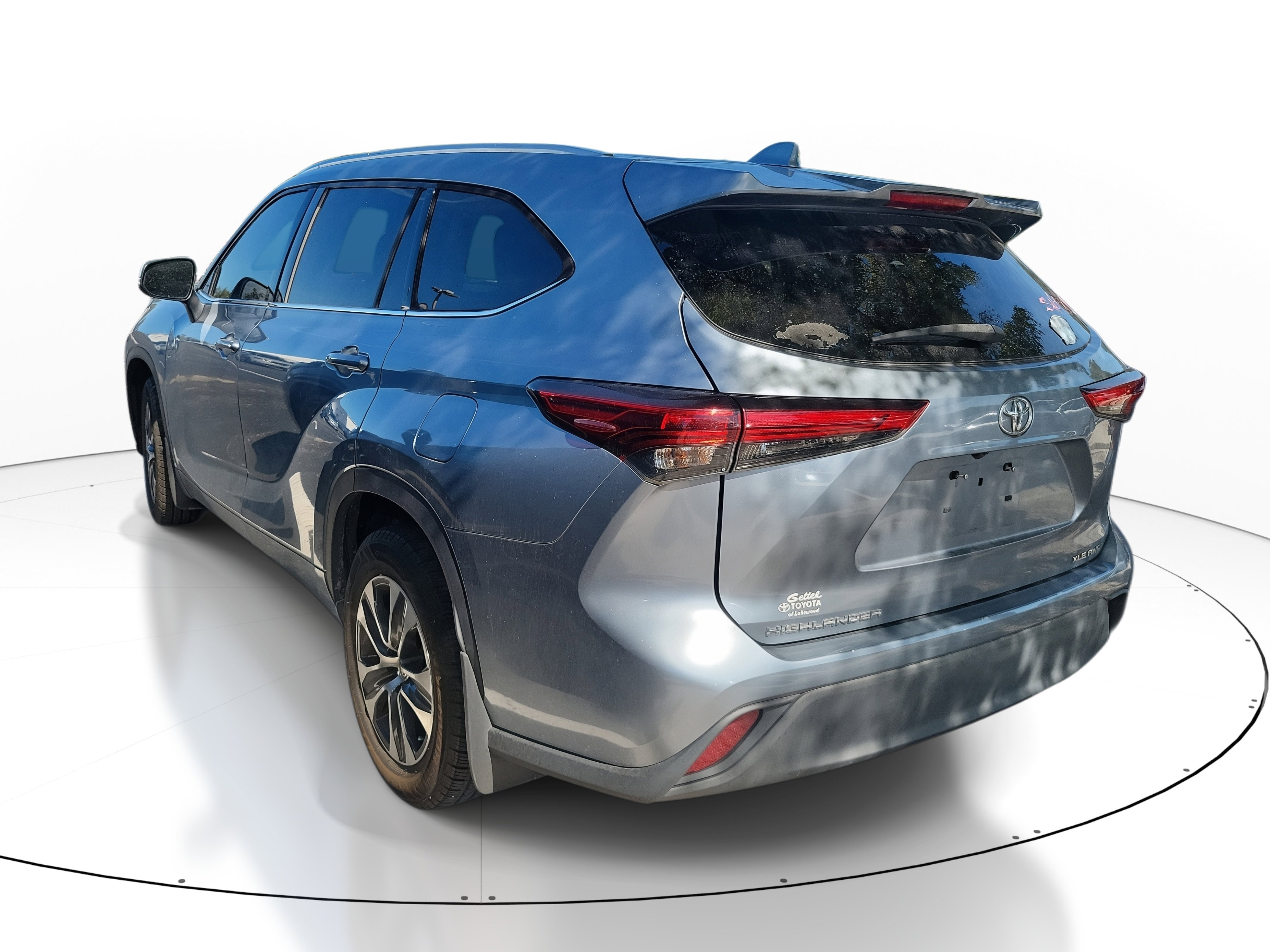 Used 2020 Toyota Highlander XLE image 7