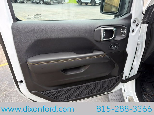 Used 2025 Jeep Wrangler Unlimited Sahara AWD/4WD image 24