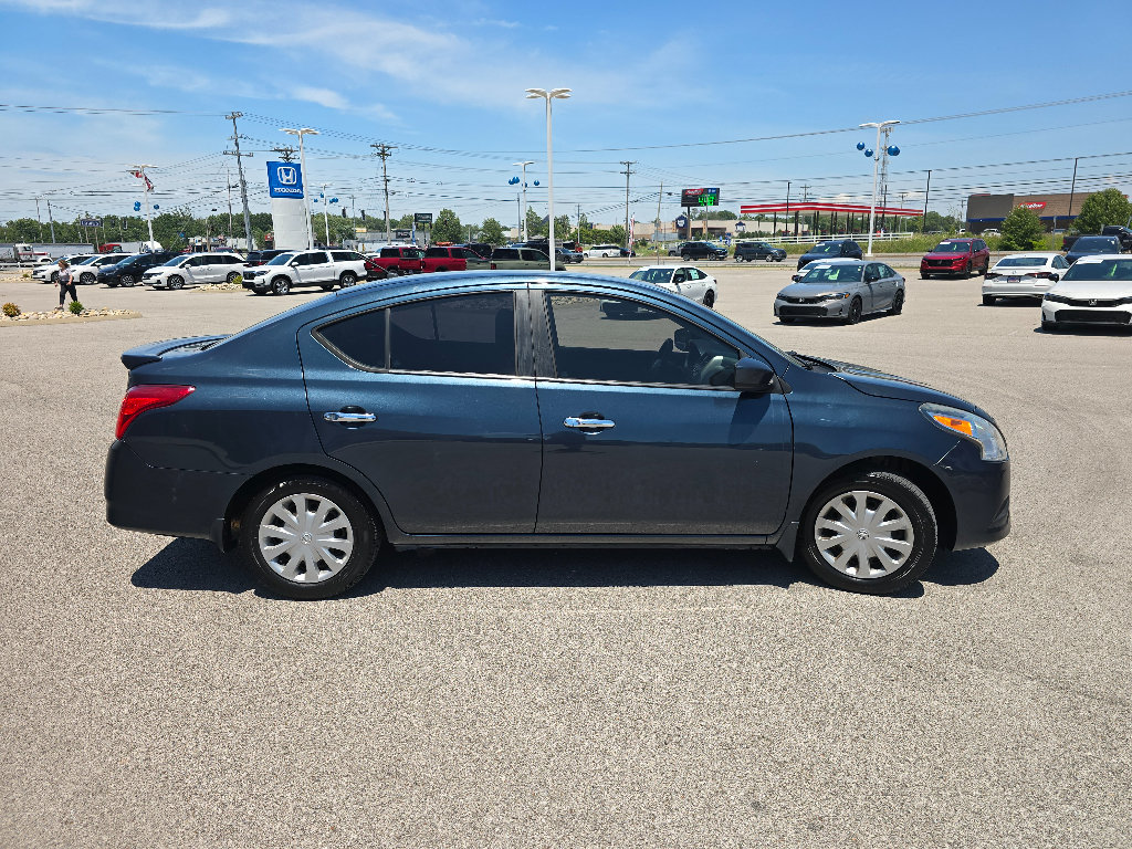Used 2015 Nissan Versa SV FWD image 7