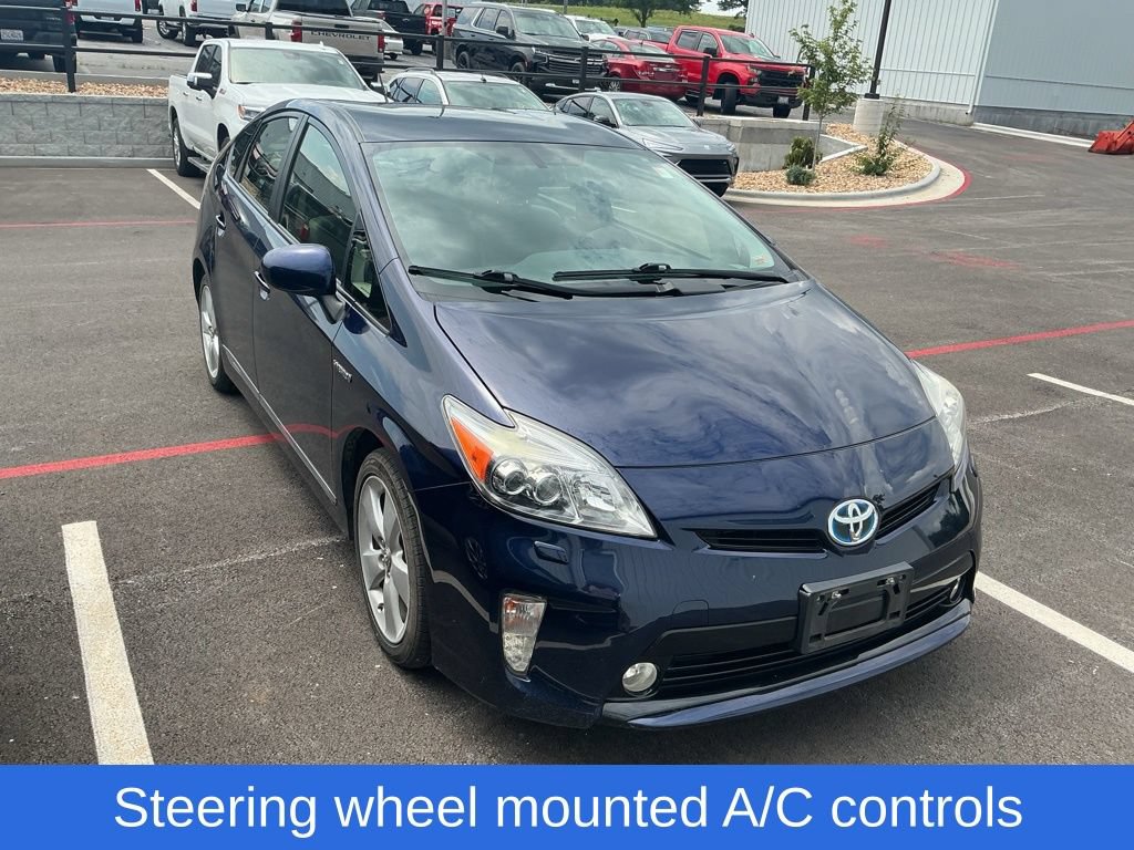 Used 2014 Toyota Prius Five FWD image 2