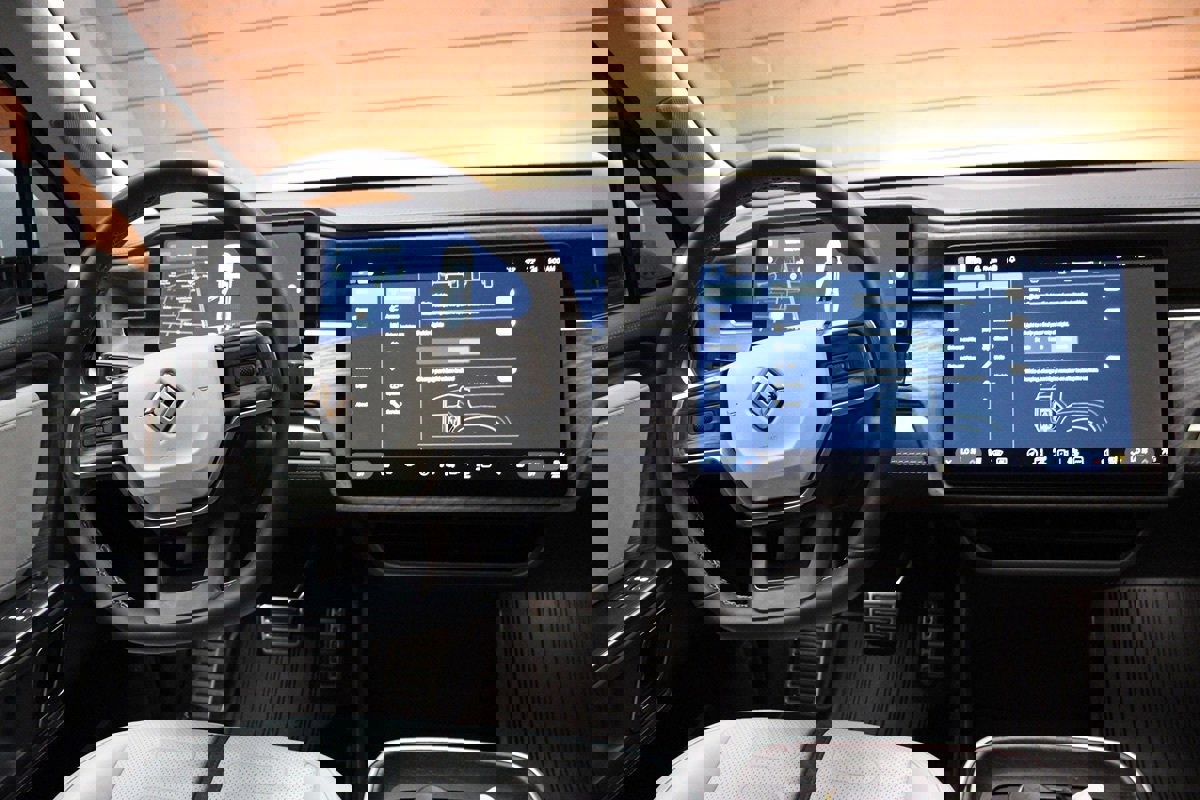 Used 2023 Rivian R1T Adventure image 18