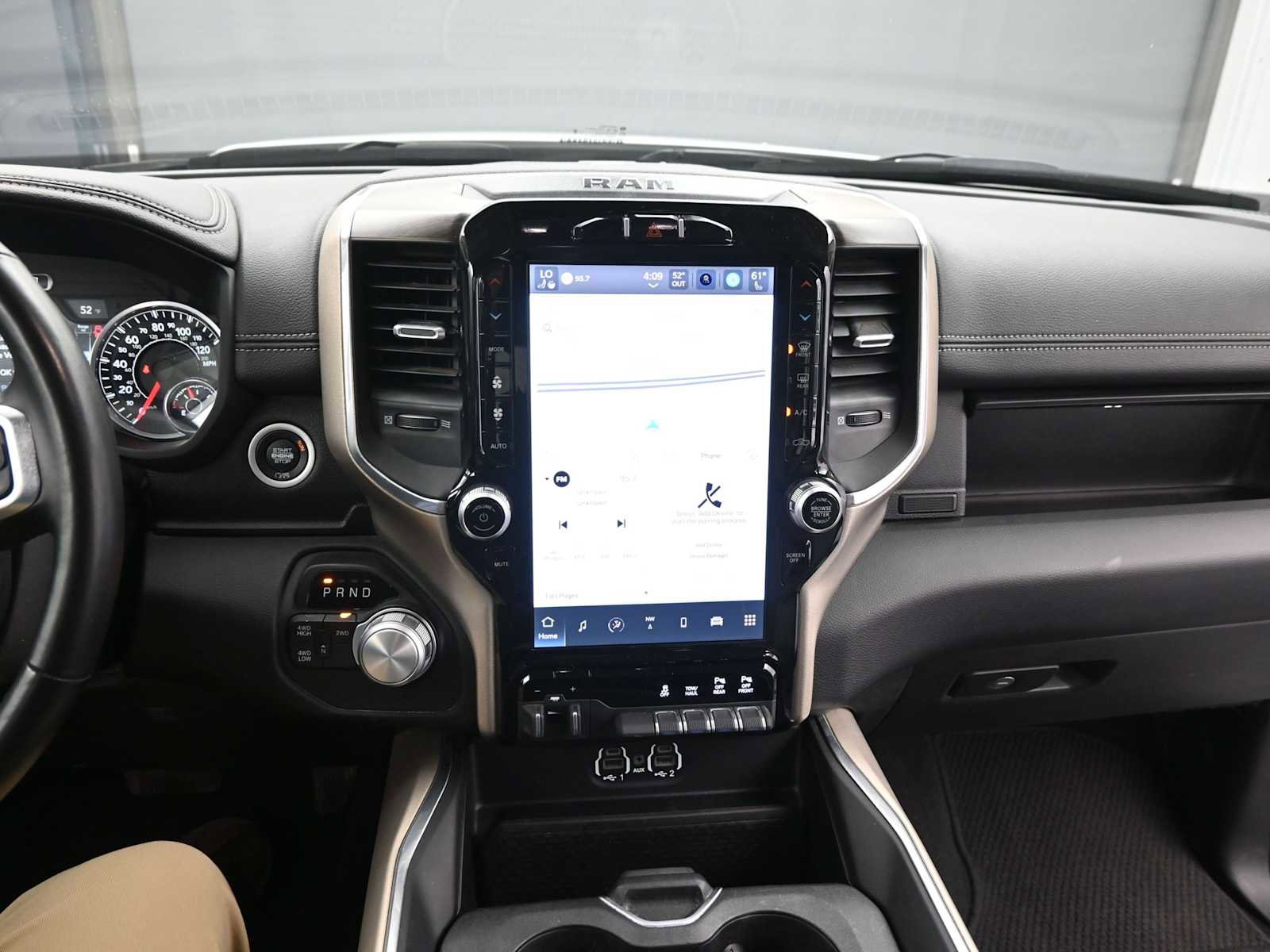 Used 2024 Cadillac XT4 Premium Luxury image 12