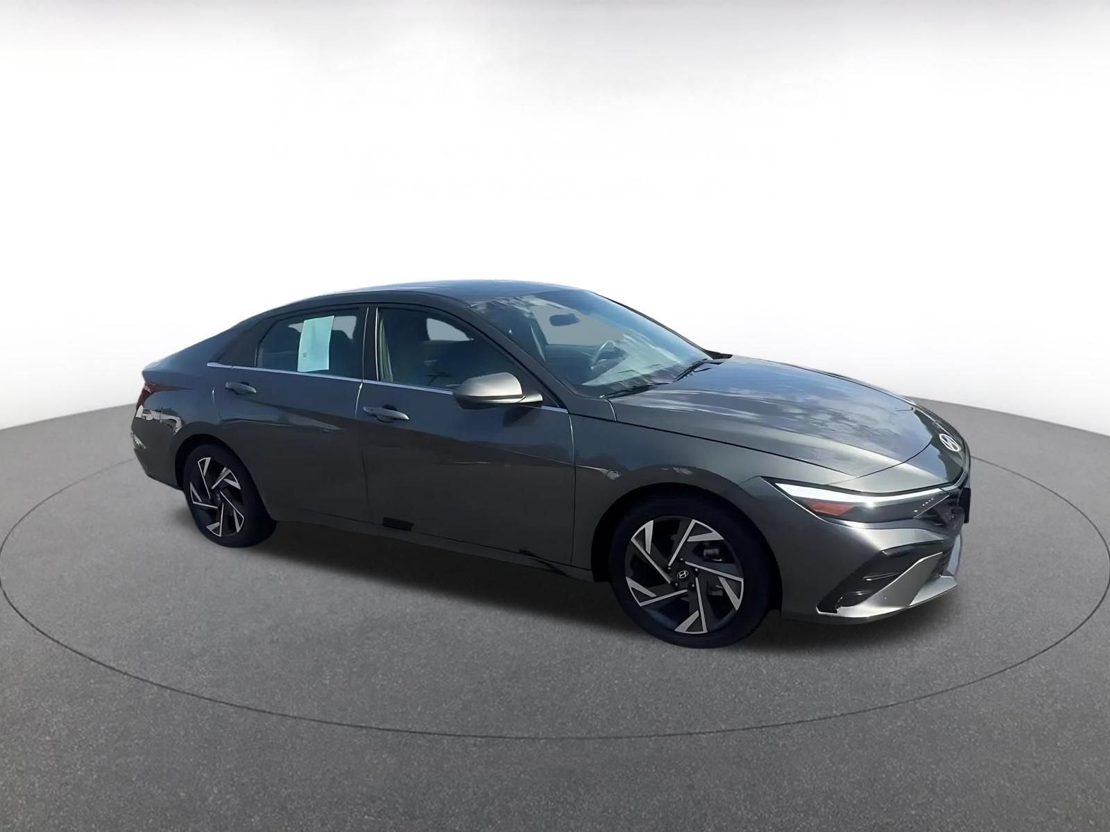 Used 2025 Hyundai Elantra SEL FWD video 2