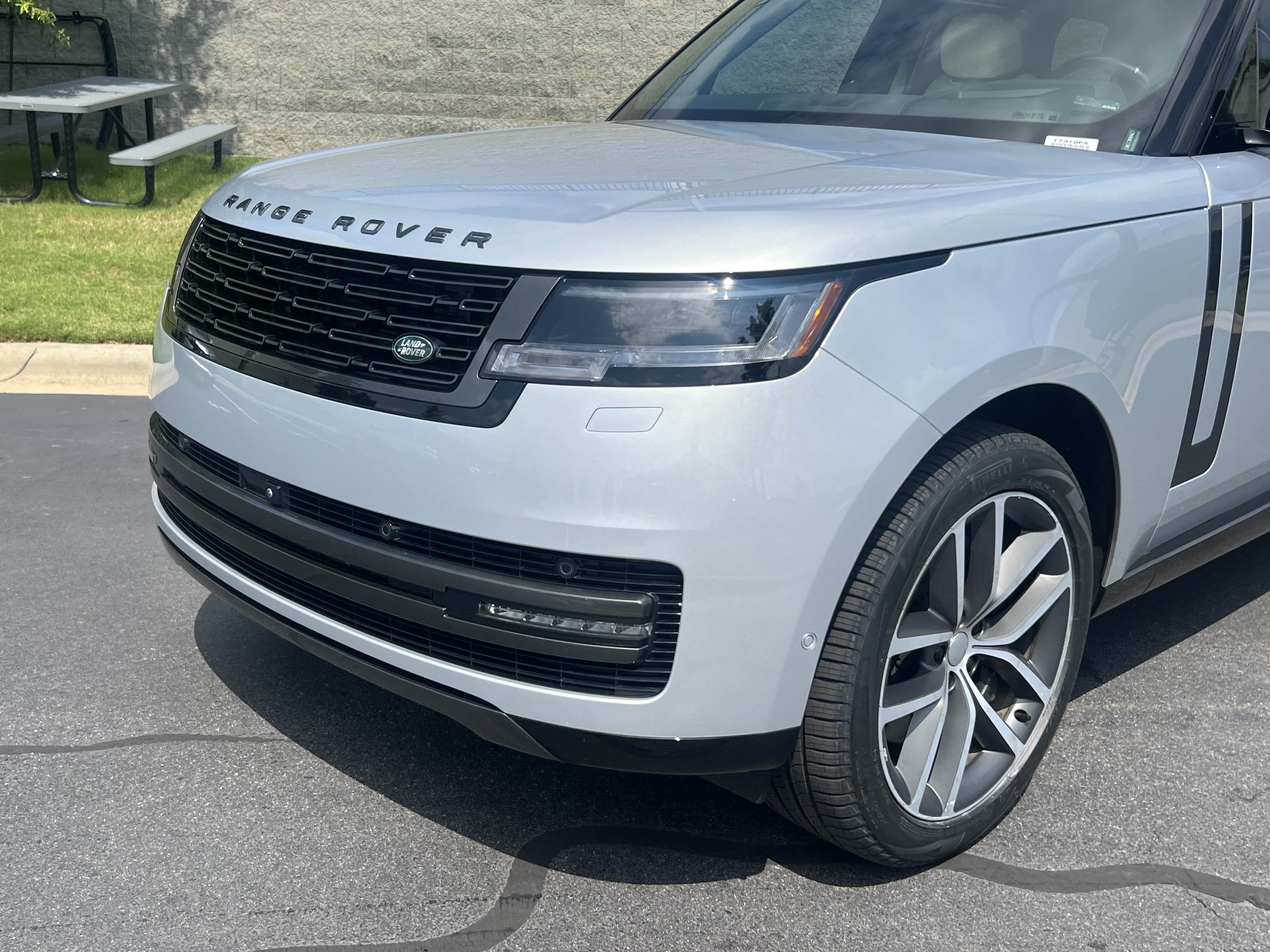 Certified 2025 Land Rover Range Rover SE AWD/4WD image 11