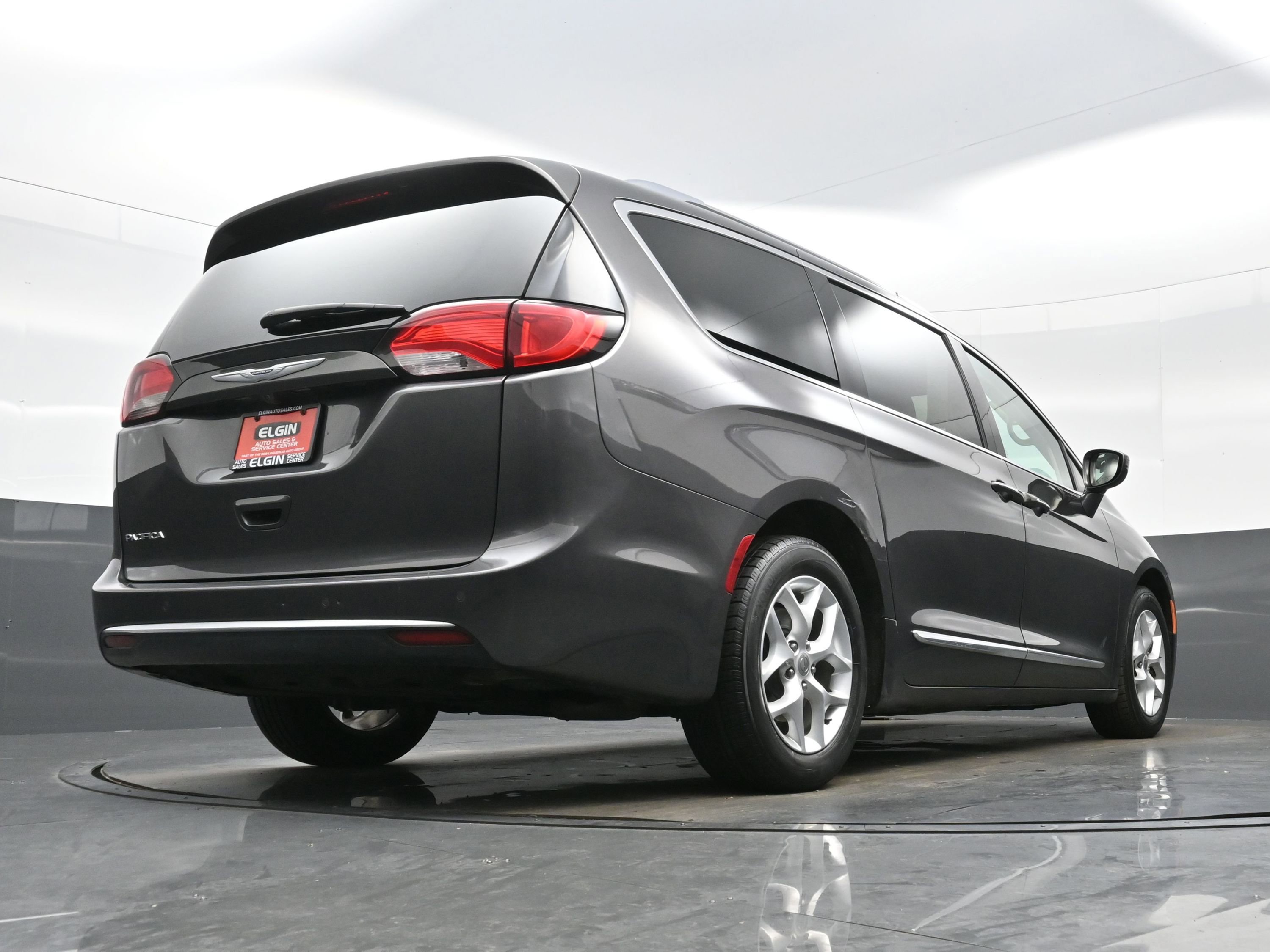 Used 2017 Chrysler Pacifica Touring-L Plus w/ Tire & Wheel Group image 31