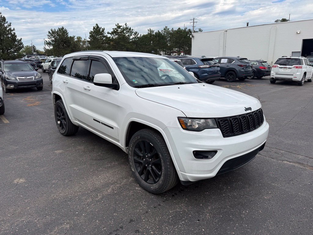 Used 2018 Jeep Grand Cherokee Altitude AWD/4WD image 4