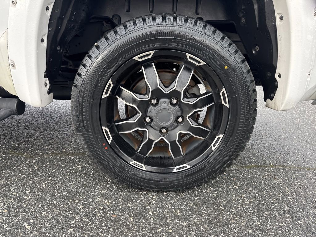 Used 2016 Toyota Tundra SR5 w/ SR5 Upgrade Package image 28