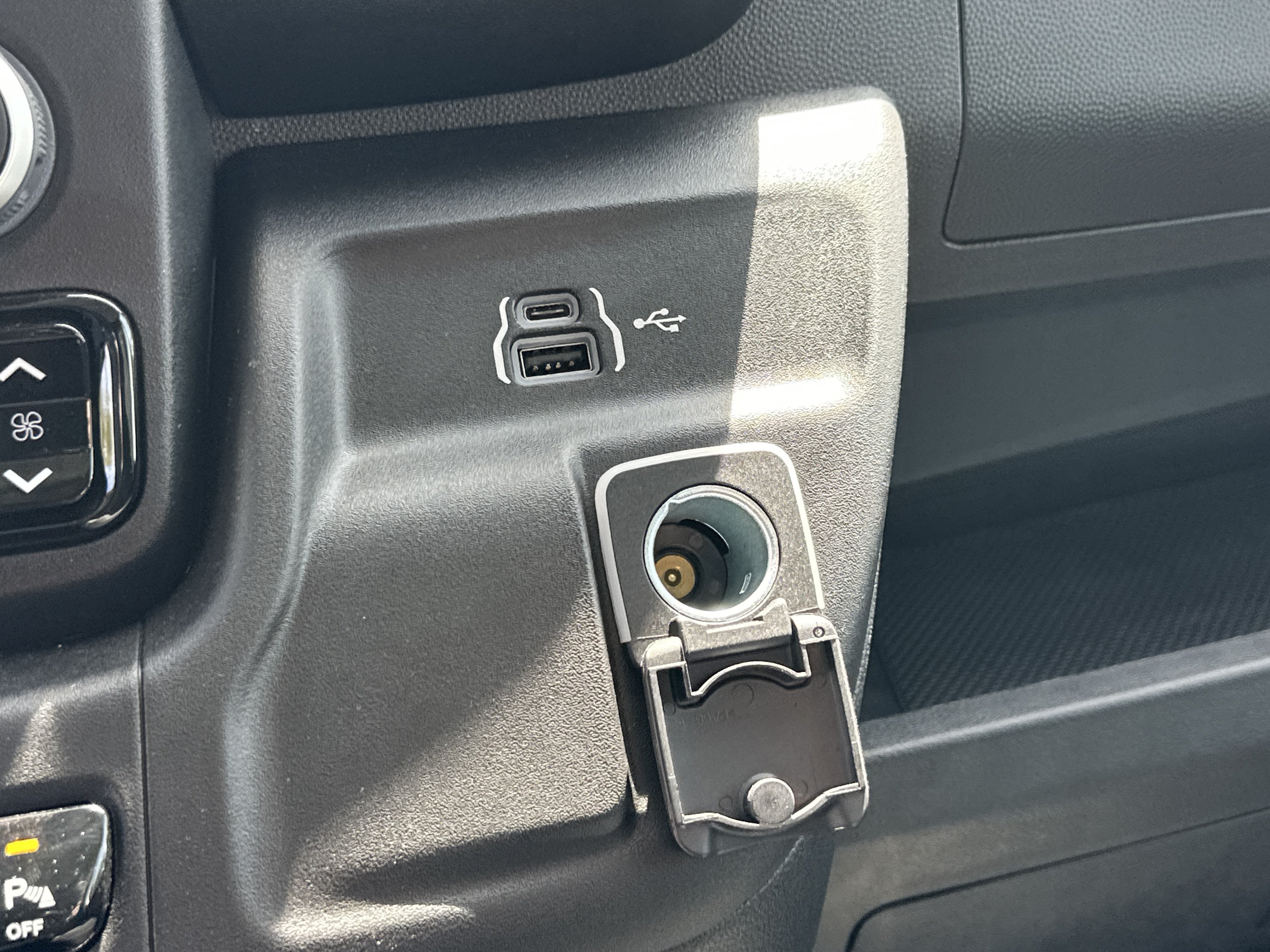 New 2026 RAM ProMaster 3500 w/ Premium Convenience Group FWD image 6