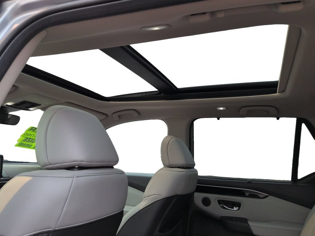 Used 2024 Honda Pilot Touring image 13