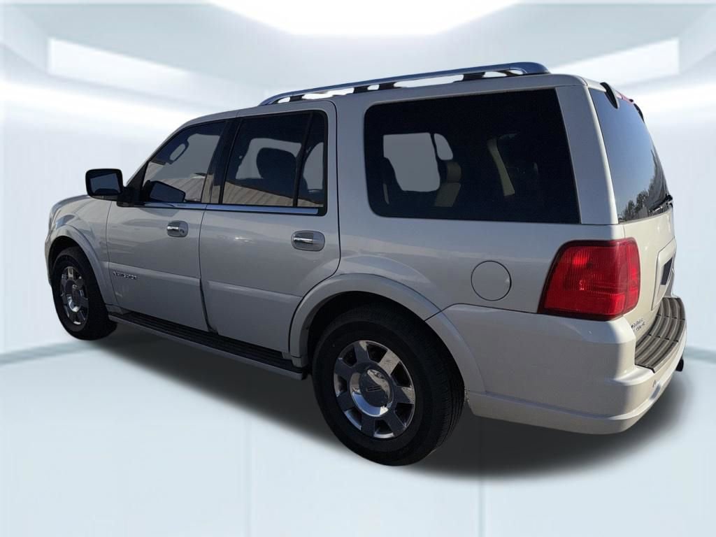 Used 2005 Lincoln Navigator Luxury image 26