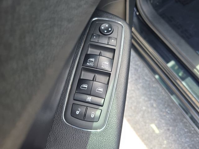 Used 2019 Chrysler 300 Touring L w/ Quick Order Package 22F image 16