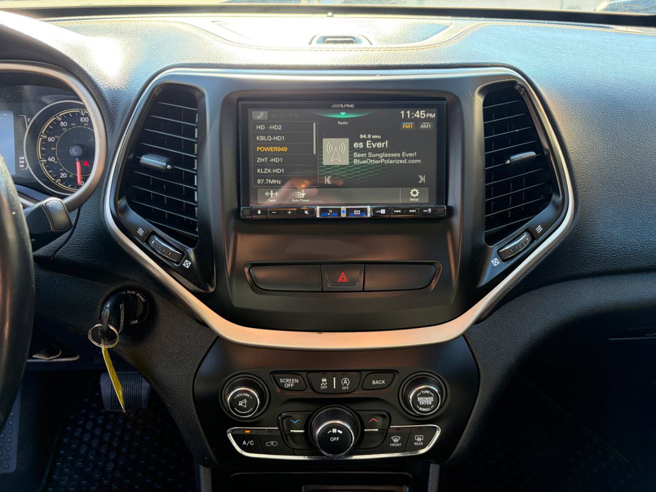 Used 2016 Jeep Cherokee Latitude w/ Cold Weather Group AWD/4WD image 16