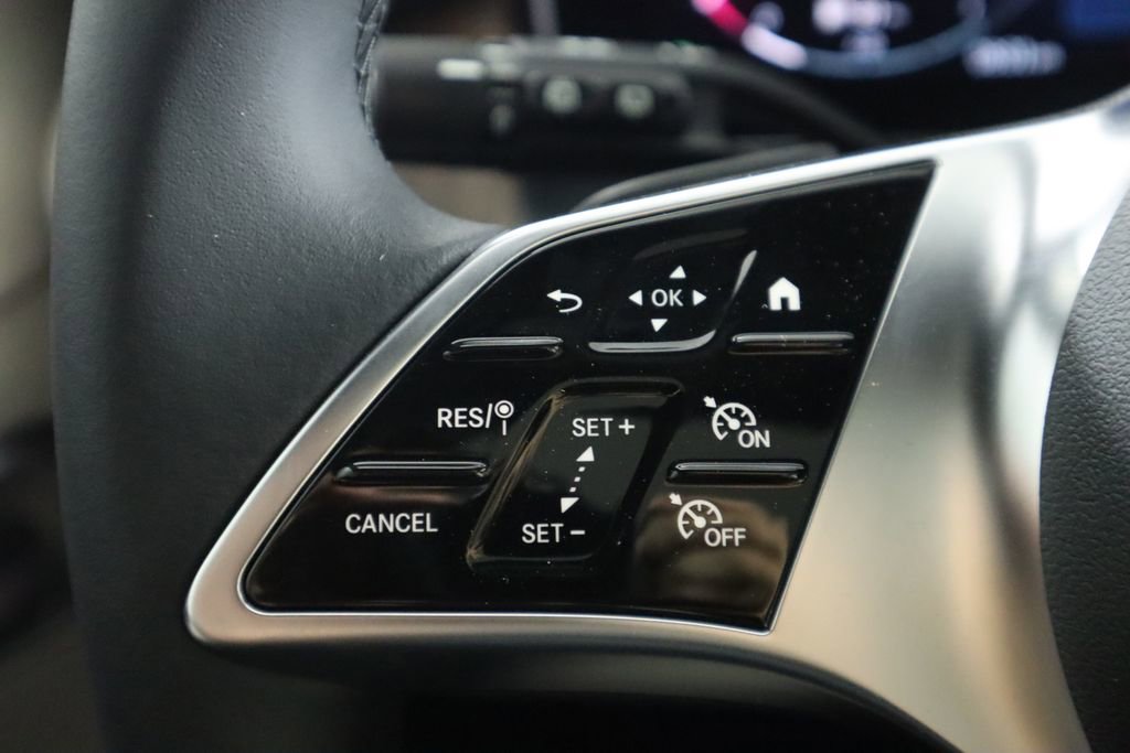 Certified 2025 Mercedes-Benz GLC 300 image 11