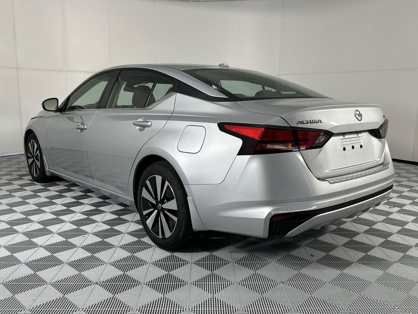 Certified 2021 Nissan Altima 2.5 SV FWD image 6