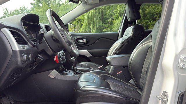 Certified 2022 Jeep Cherokee Latitude w/ Sun & Sound Group AWD/4WD image 13