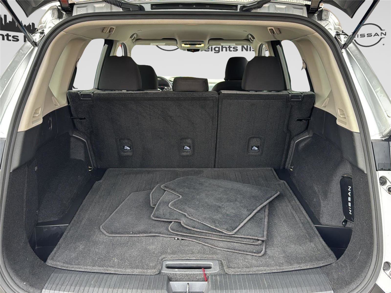 Used 2022 Nissan Rogue SV image 31