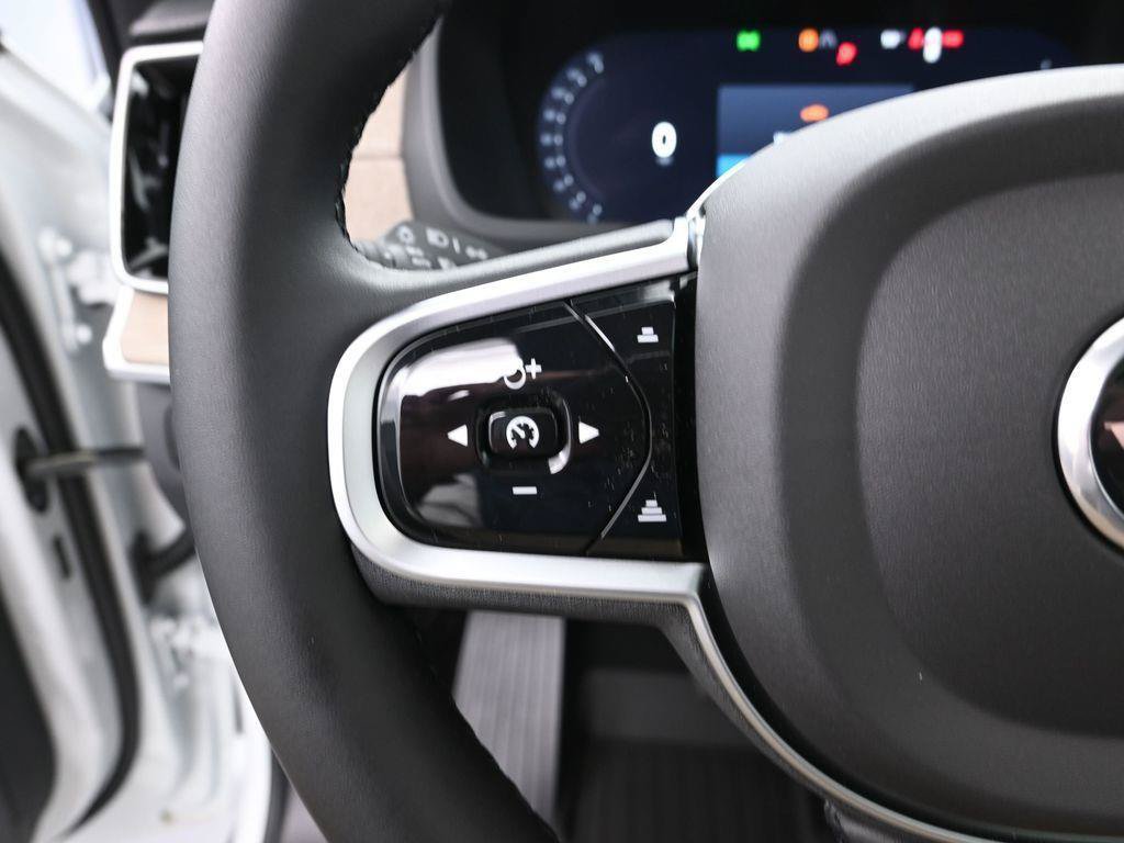 New 2026 Volvo XC90 T8 Plus w/ Protection Package Premier AWD/4WD image 13
