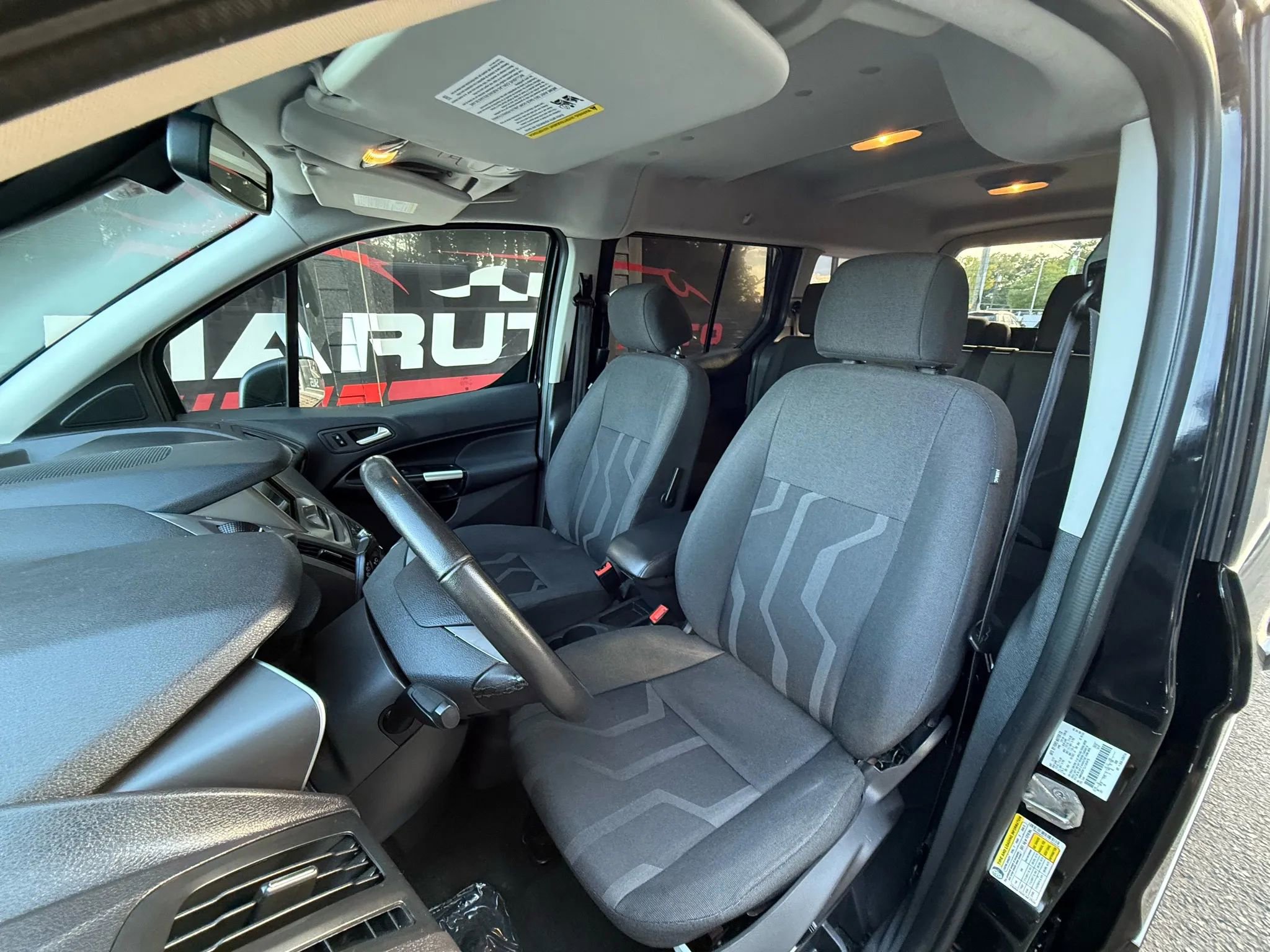 Used 2018 Ford Transit Connect XLT image 11