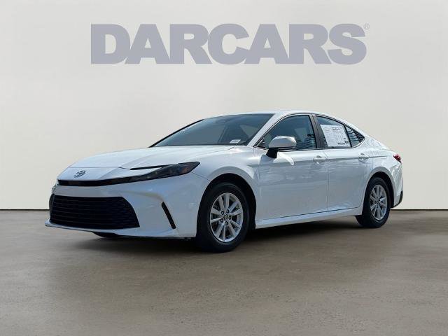 Used 2025 Toyota Camry LE image 3