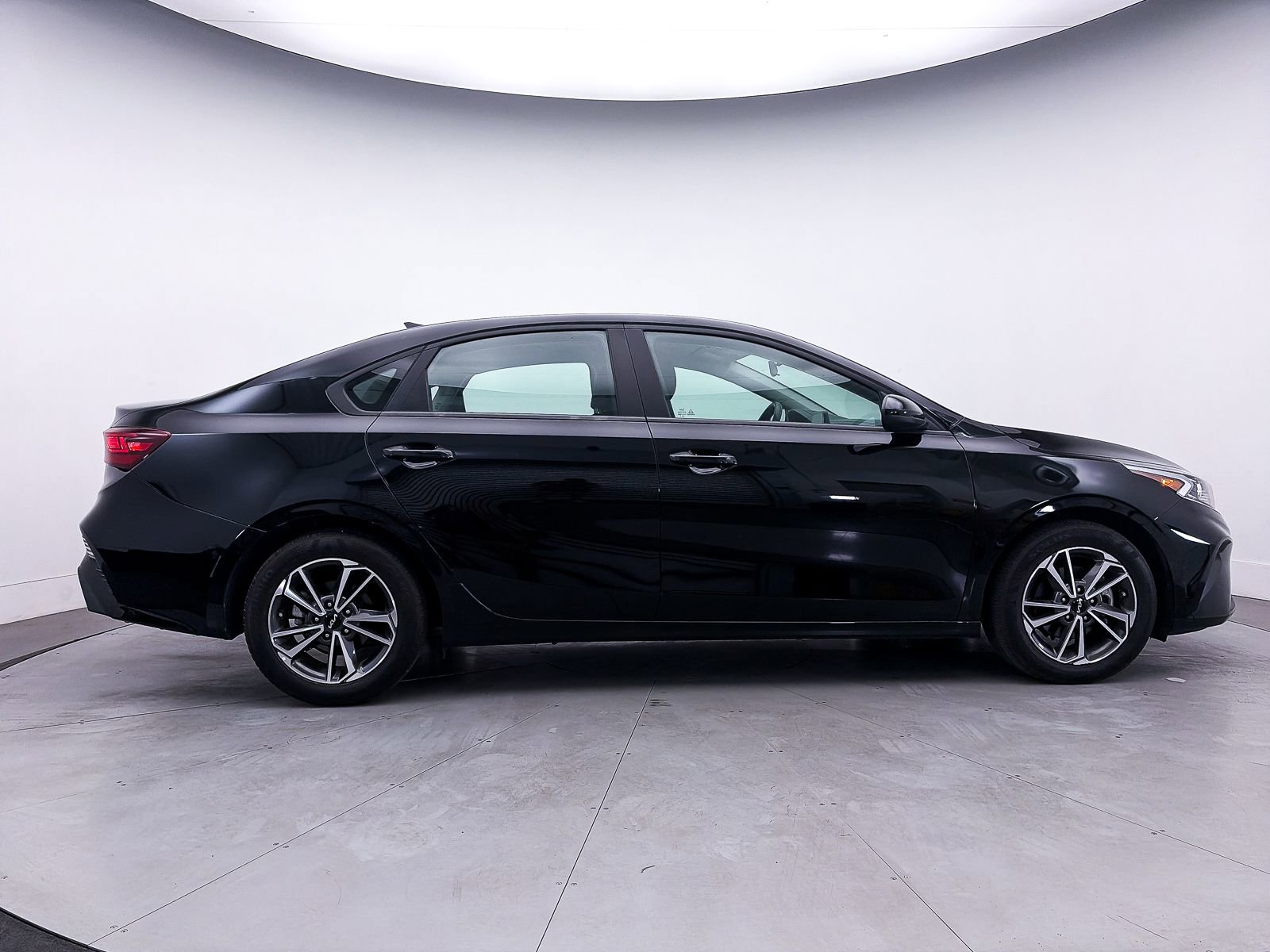 Used 2022 Kia Forte LXS FWD image 32