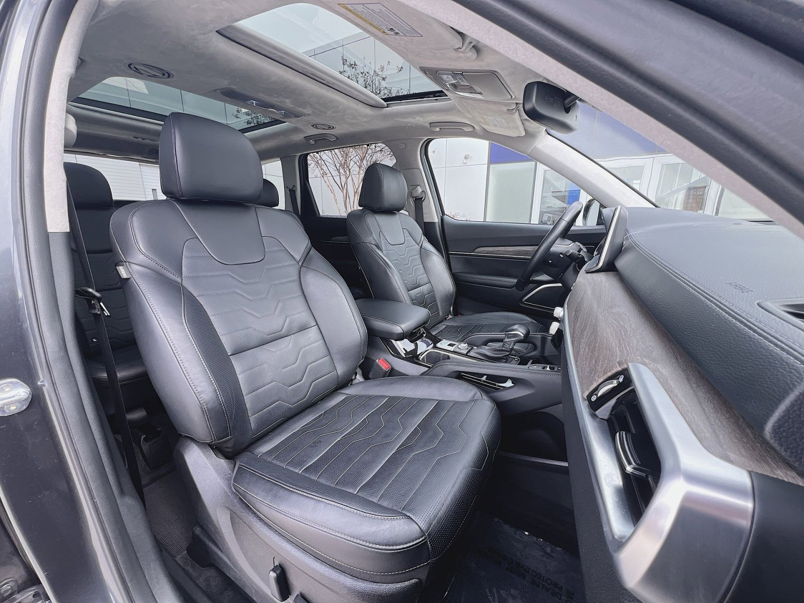 Used 2022 Kia Telluride SX w/ SX Prestige Package image 28