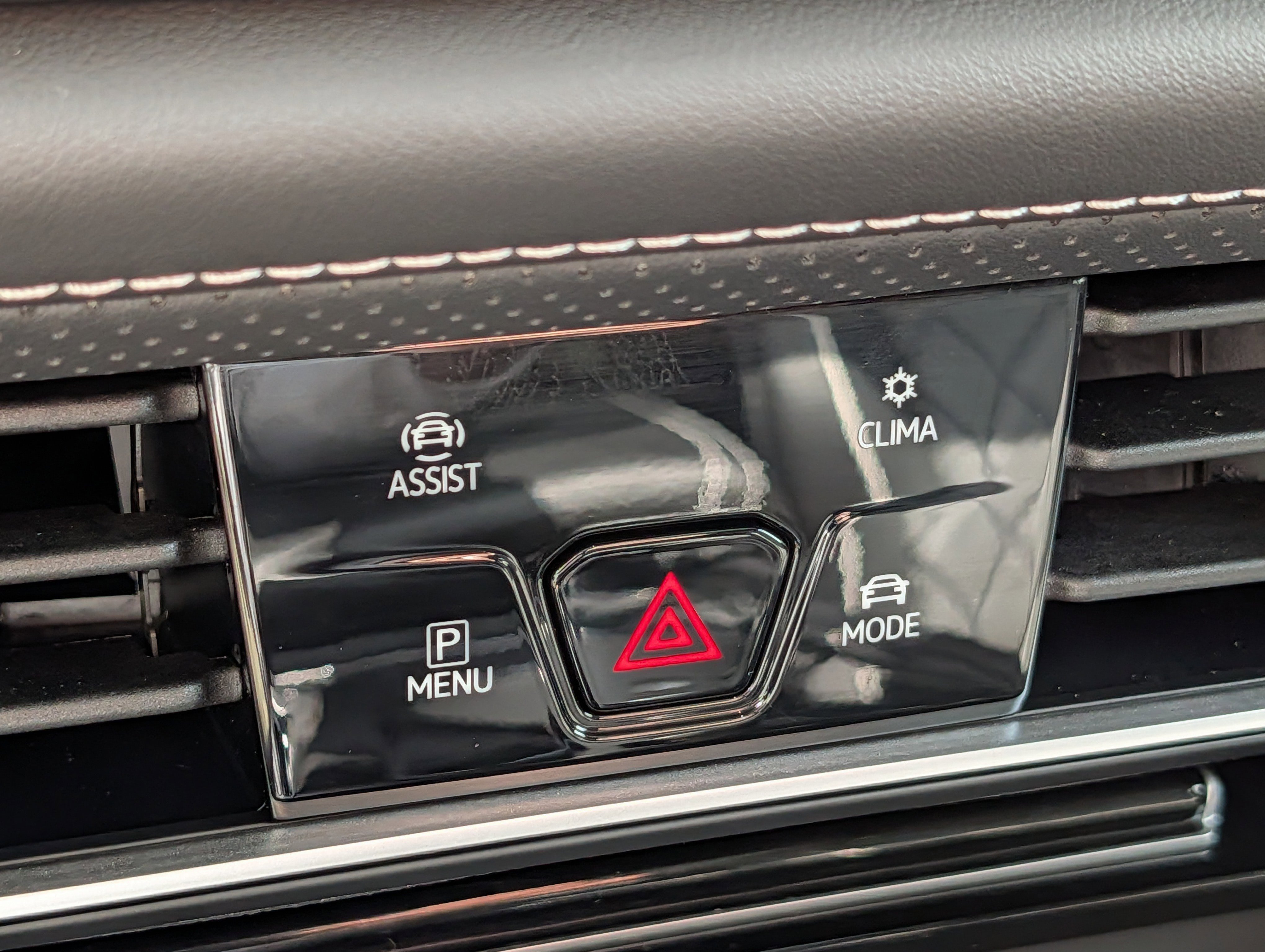Certified 2025 Volkswagen Atlas SEL Premium R-Line AWD/4WD image 30