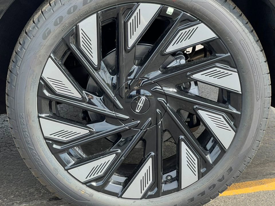 New 2026 Lincoln Nautilus Reserve w/ Jet Appearance Package AWD/4WD image 7