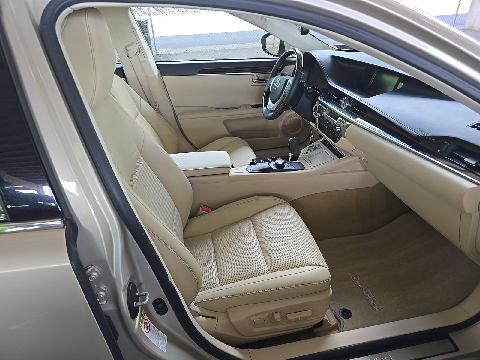 Used 2014 Lexus ES 350 w/ Premium Package FWD image 3