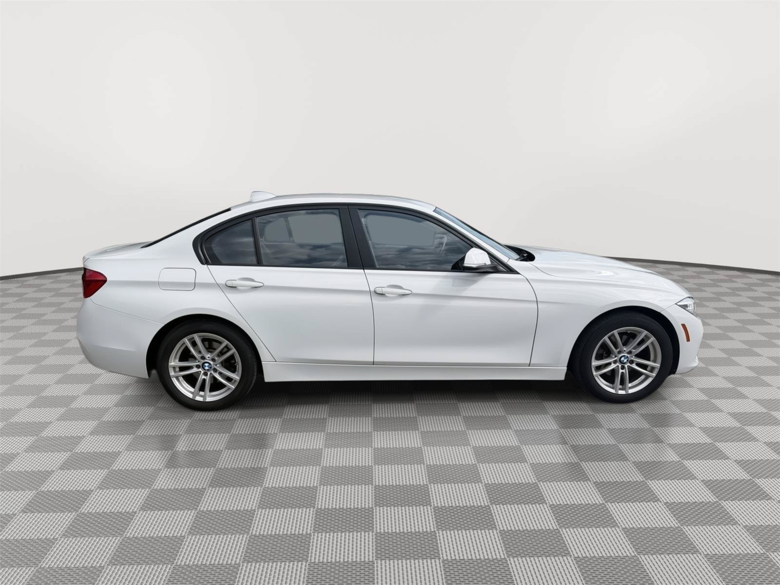 Used 2018 BMW 320i xDrive Sedan AWD/4WD image 7