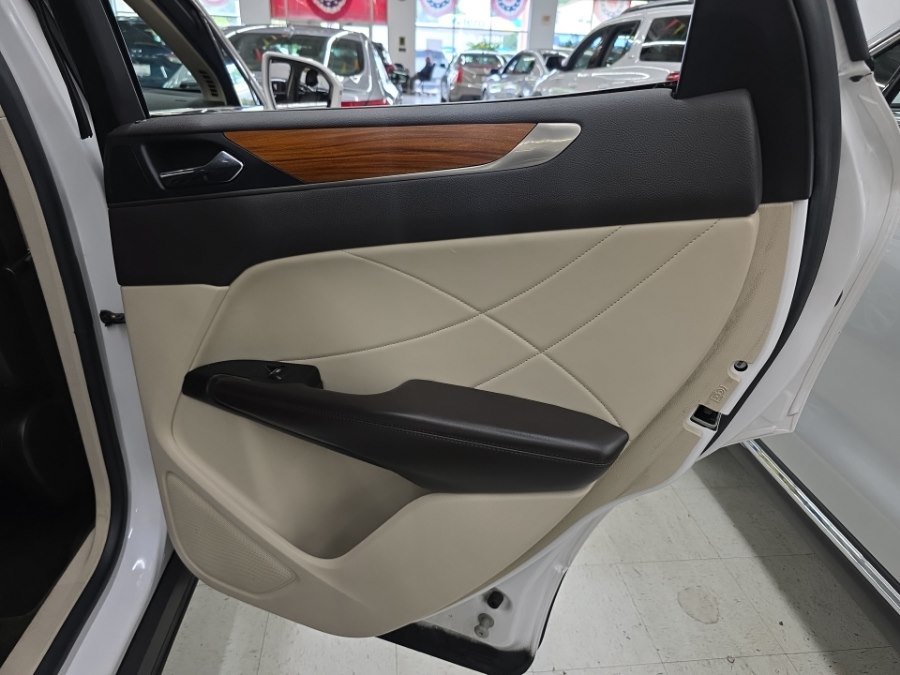 Used 2017 Lincoln MKC Select w/ Select Plus Package AWD/4WD image 16
