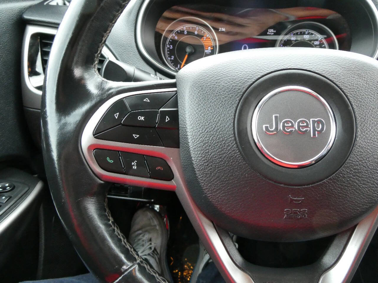 Used 2019 Jeep Cherokee Limited image 10