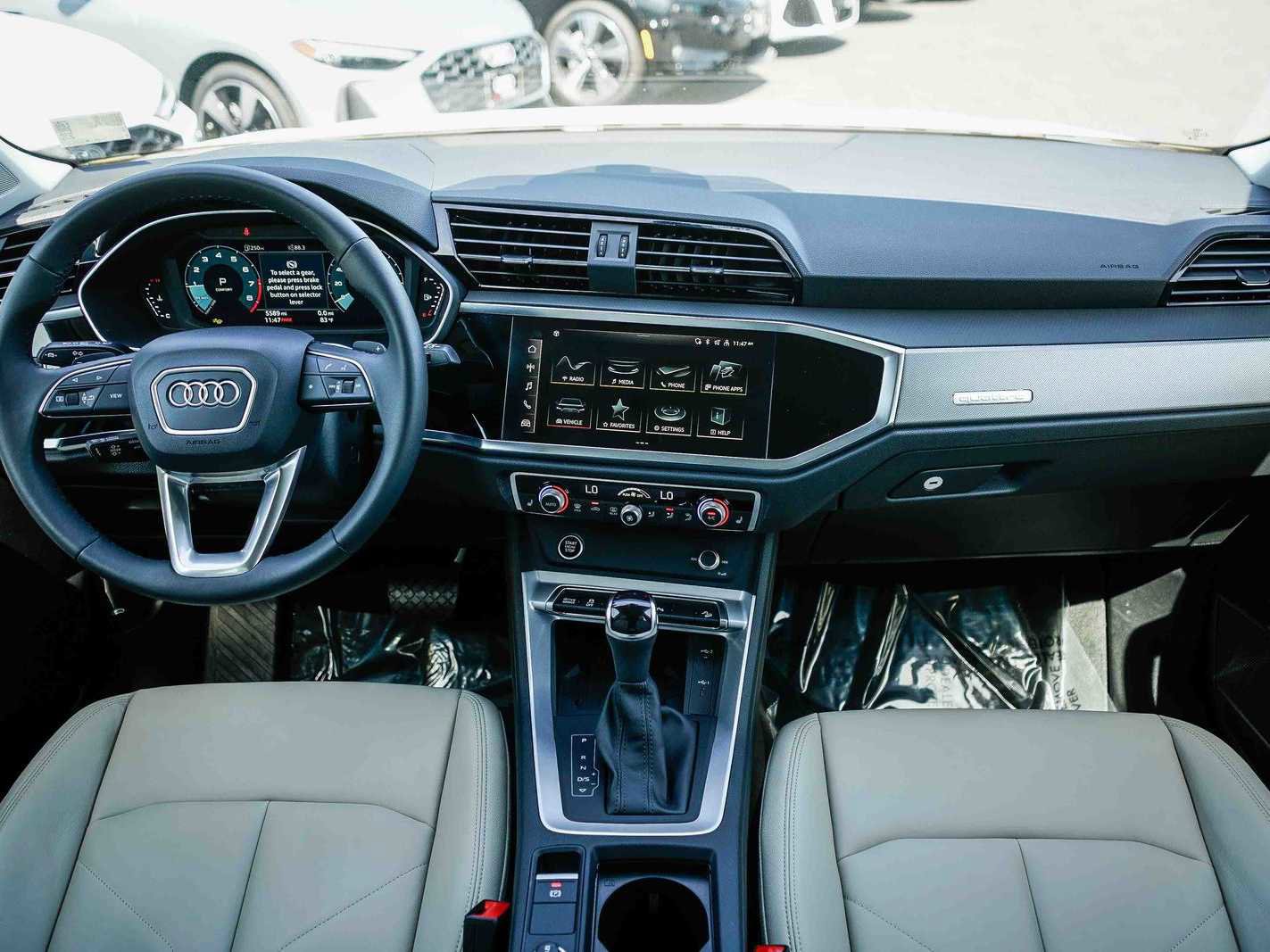 Used 2025 Audi Q3 2.0T Premium w/ Convenience Package image 12