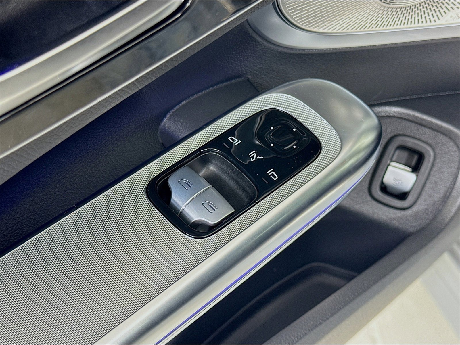 Used 2024 Mercedes-Benz CLE 300 4MATIC Coupe image 16