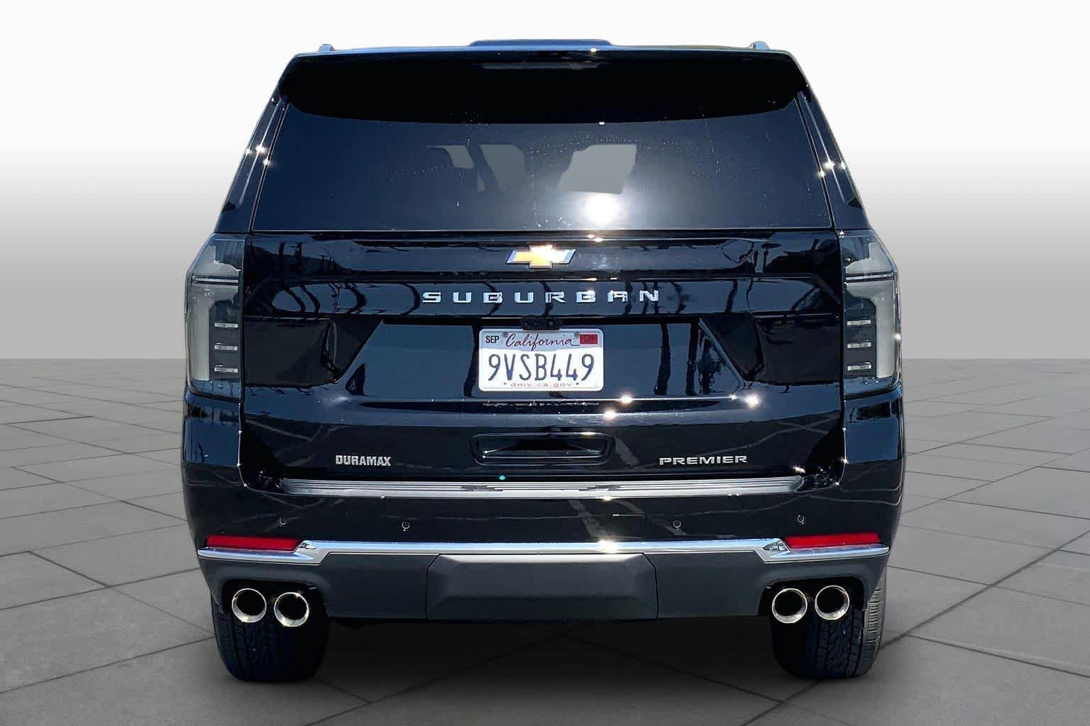 Used 2025 Chevrolet Suburban Premier RWD image 4