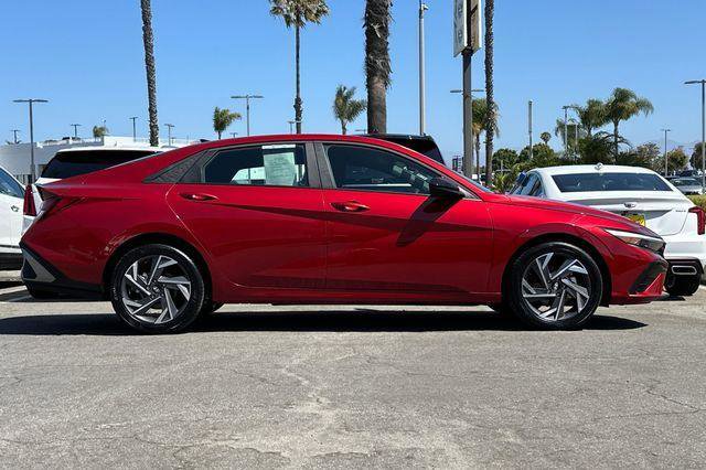 Used 2025 Hyundai Elantra Sport image 3