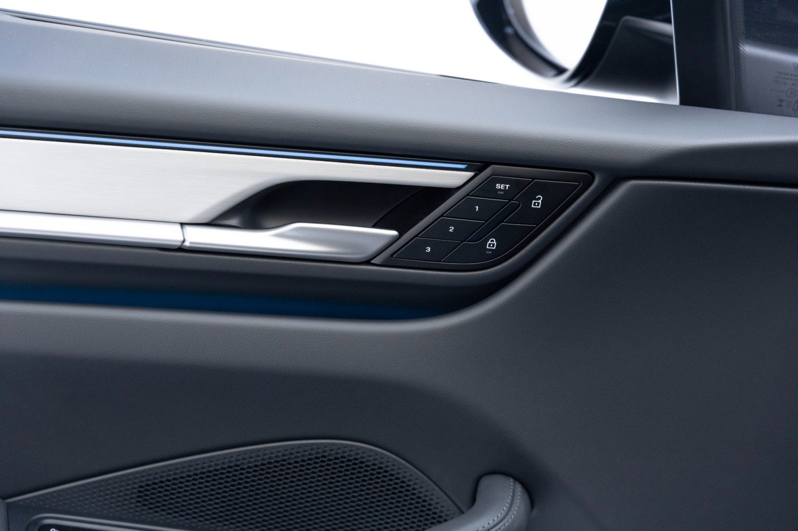 Certified 2025 Porsche Macan Electric image 22