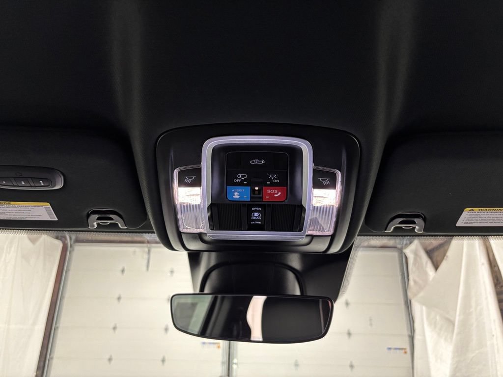 Used 2026 RAM 2500 Laramie AWD/4WD image 36