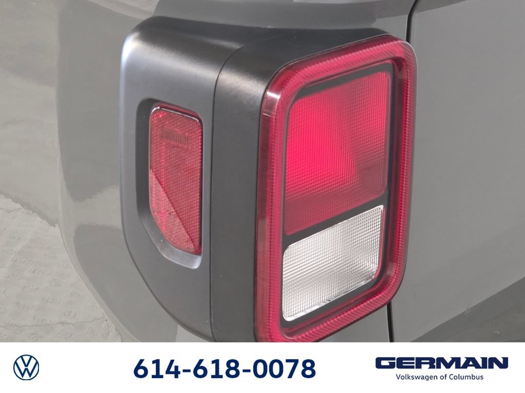 Used 2023 Jeep Gladiator Rubicon w/ Cold Weather Group AWD/4WD image 18